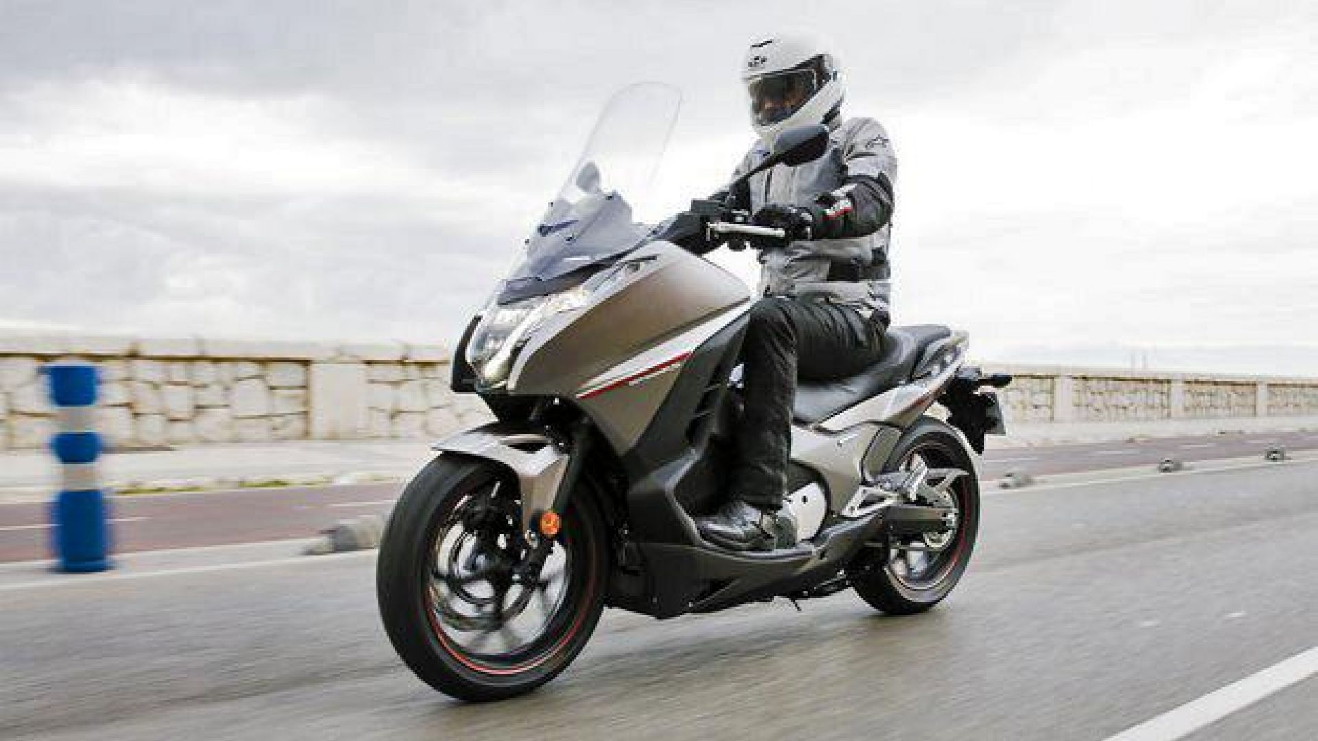 Максимальная скорость мотоцикла макси скутер Хонда 750 Интего